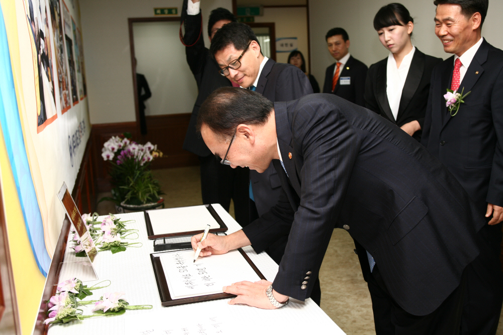 Ŭ���Ͻø� ����ũ���� �̹����� �������ϴ�